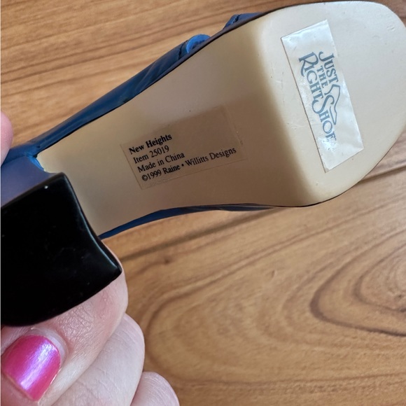 Vintage Just The Right Shoe Collection: Platforms - Picture 7 of 10